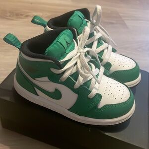 Jordan 1 Mid 8c